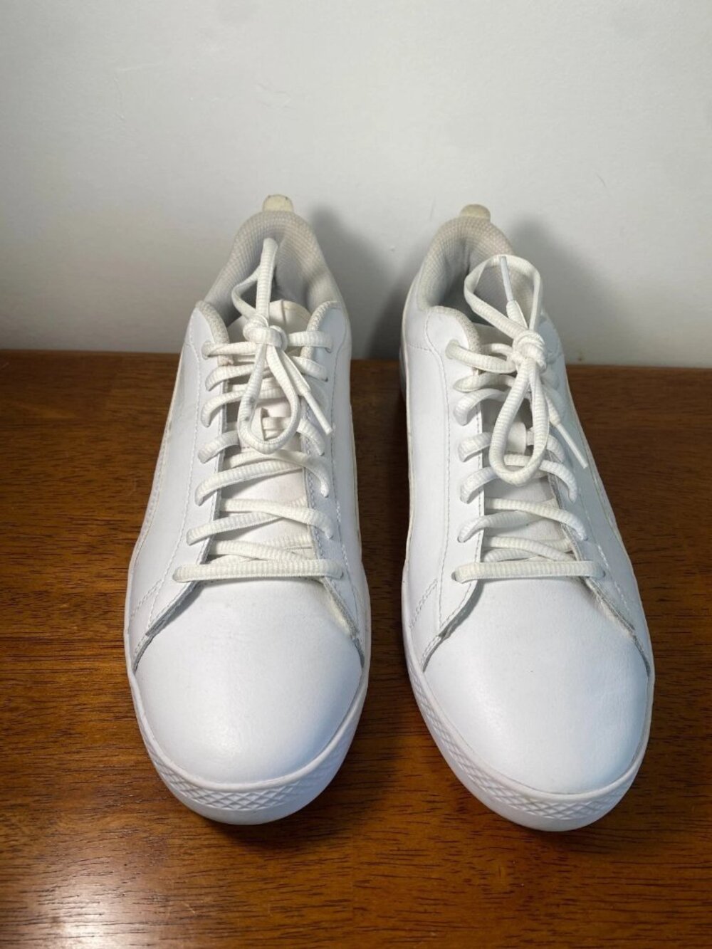 PUMA Smash White Leather tennis shoe- 365208-04 -Size 10 Women